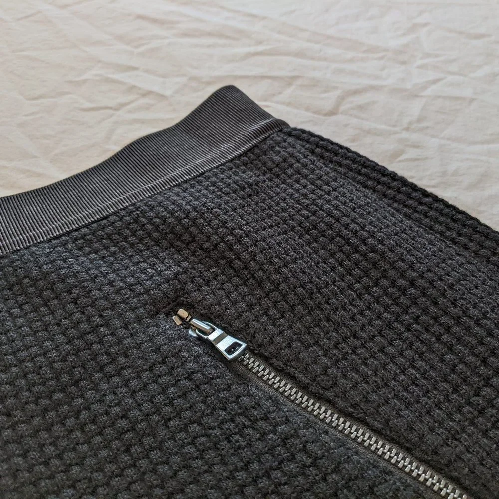 NWT Ann Taylor Textured Black Zip Pocket Skirt in Size 4